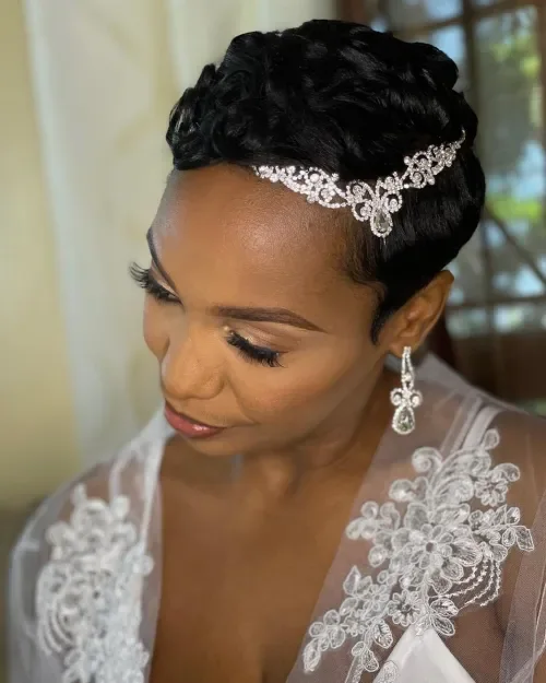 Short Rolled Bun With Tiara
