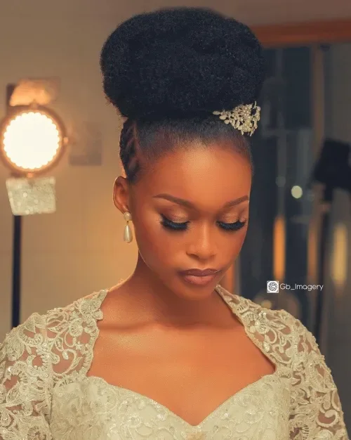High Foam-Like Bun With Charm Pin