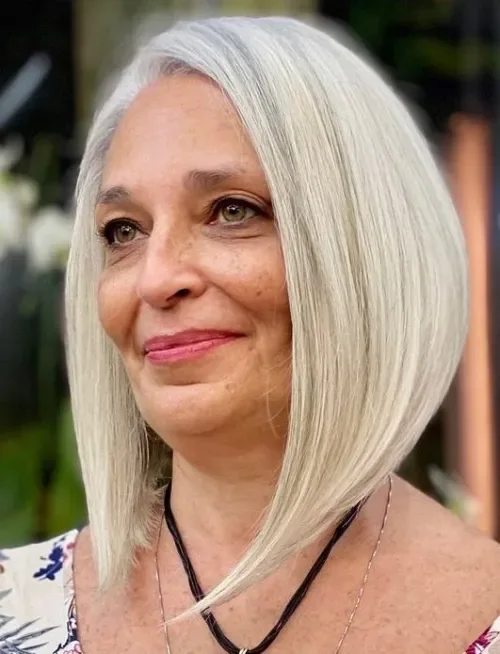 Smooth Shoulder-Length Silver Bob