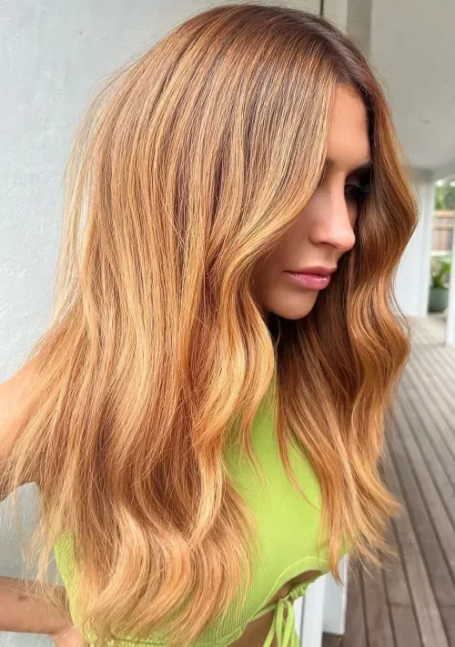 Straight With Curled Ends Haircut With Balanced Movement