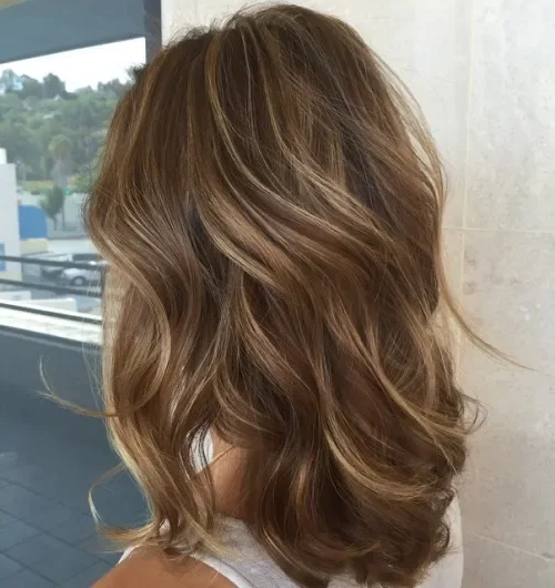 Sun-Kissed Sandy Brown Shoulder Waves