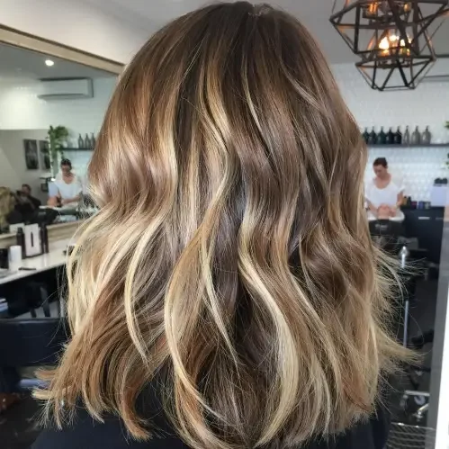 Golden Beige Highlighted Bob Waves