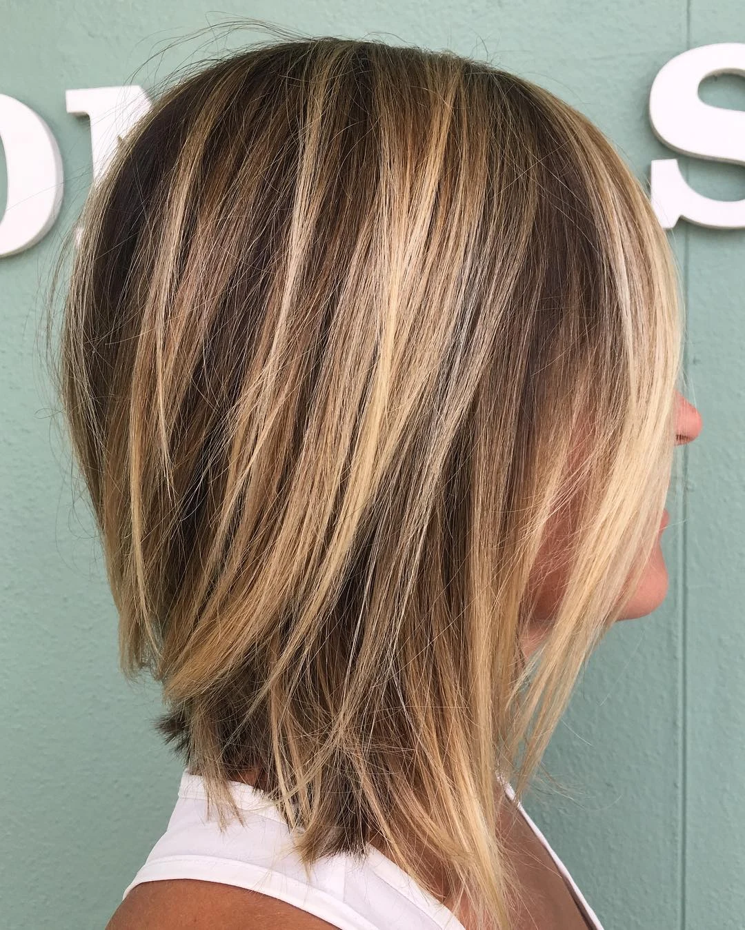 Inverted Buttery Blonde Lob Waves