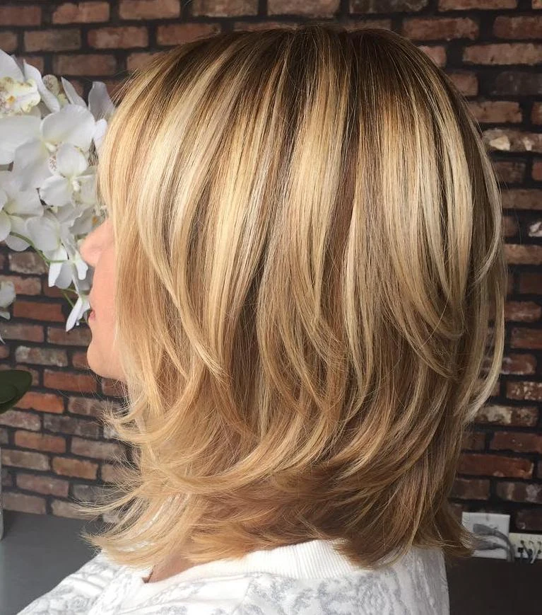 Warm Blonde Layered Bob Waves
