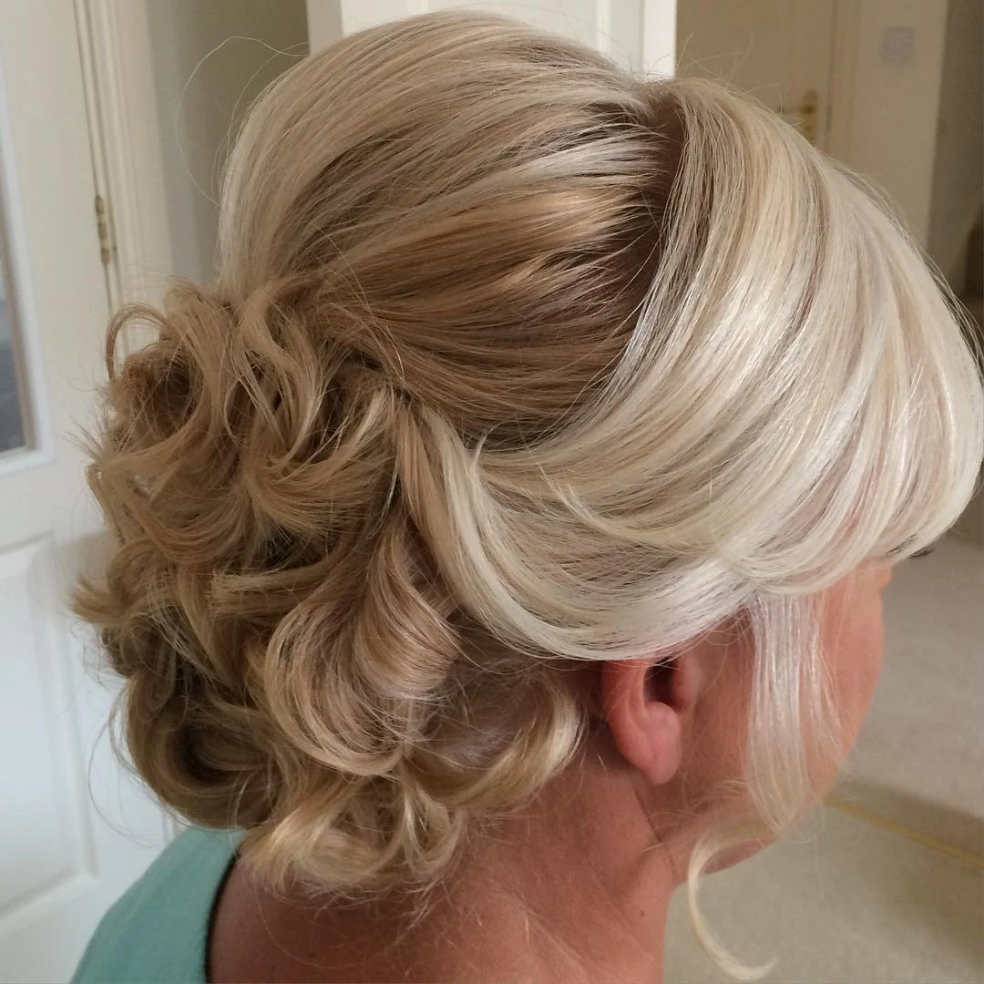 Blonde Curled Low-Updo With Bangs