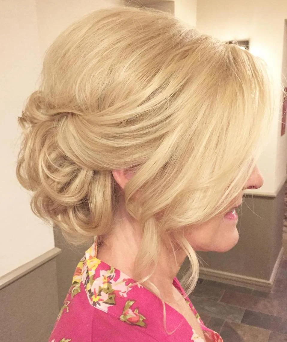 Voluminous Side Curls With Twist