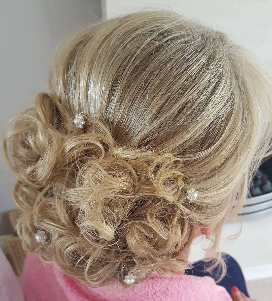 Soft Curled Bun With Pearl Clips