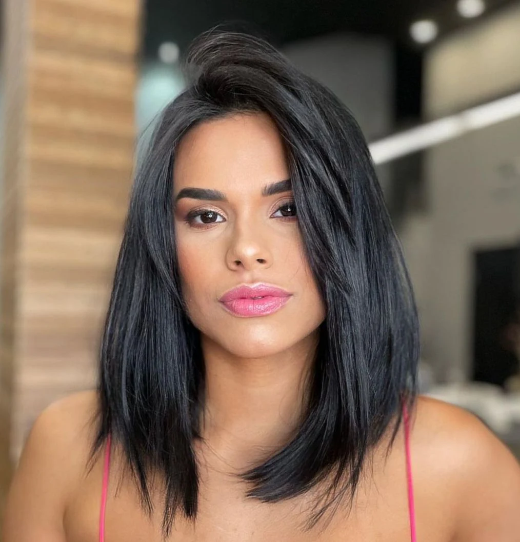 Glossy Black Collarbone Lob