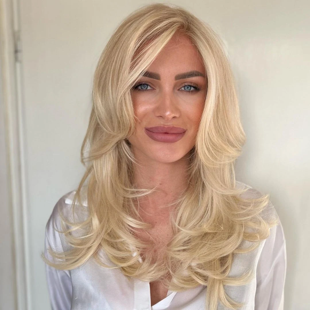 Honey Blonde Side-Parted Lob