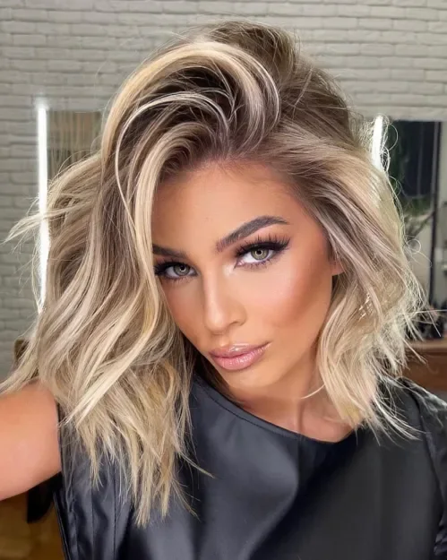 Ash Blonde High-Contrast Curls