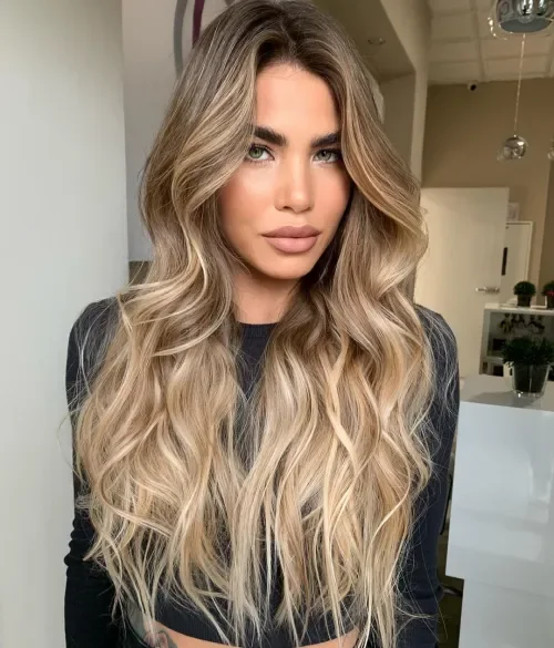 Creamy Blonde Long Wave Layers