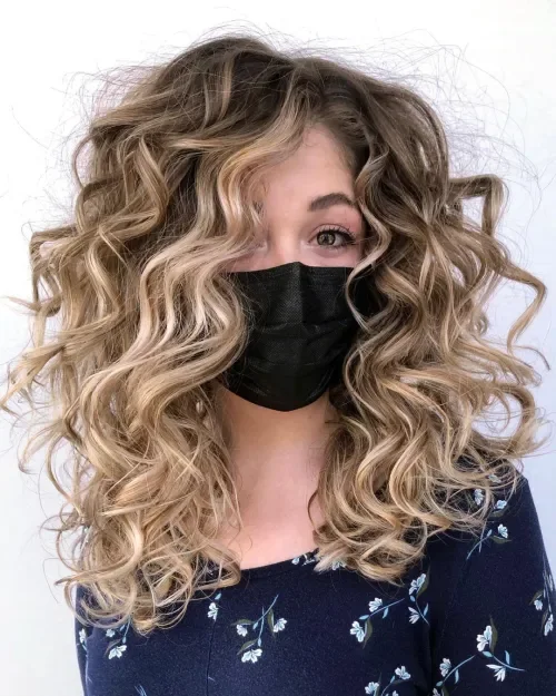 Golden Blonde Loose Curl Texture