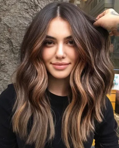 Bronde Waves With Face-Framing Highlights