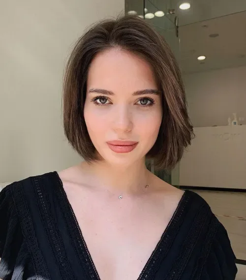 Rounded Brunette Blunt Bob Bob