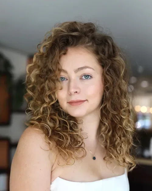 Deep Side Part Lived-In Curls