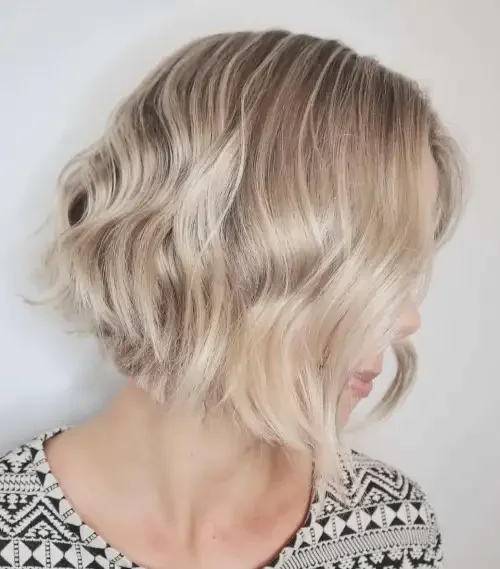 Chic Wavy Blonde Bob Cut