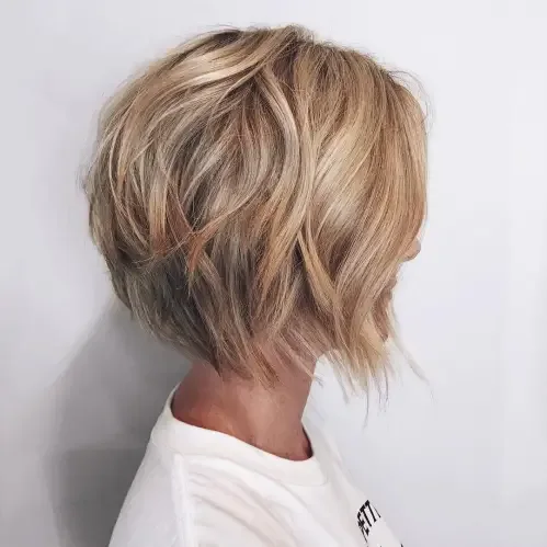 Rounded Feathered Wavy Medium Bob
