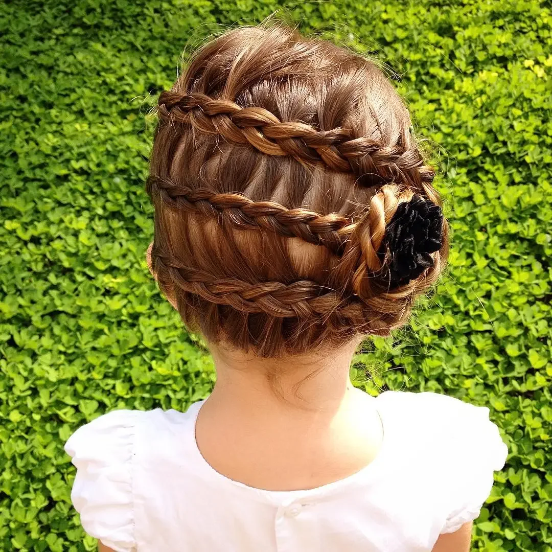 Lattice Three-Braid Rosette