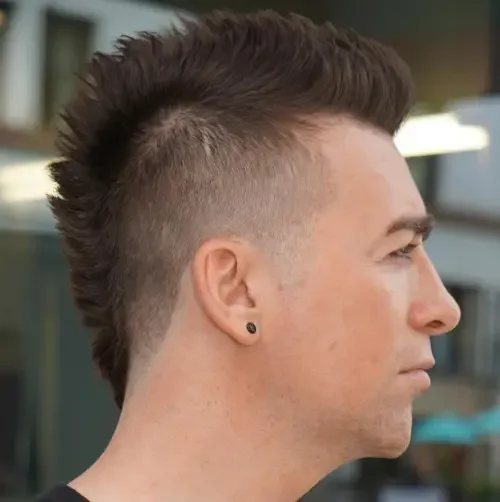 Spiky, Matte Haircut With Balanced Movement