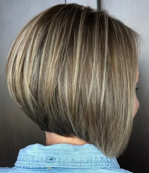 Wavy Blonde Highlighted Bob