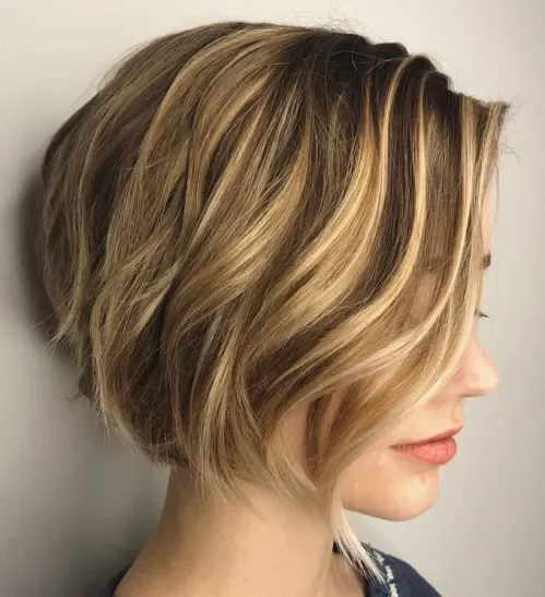 Golden Wavy Side-Part Bob