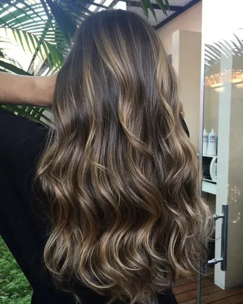 Caramel Bronde Waves With Mid-Length Shine